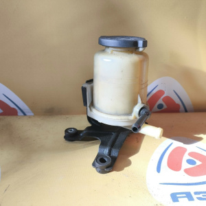 Бачок гидроусилителя Toyota USK51/UCK55/UCK60/UCK65/UPK60/UPK65 Tundra/Sequoia 44360-0C050