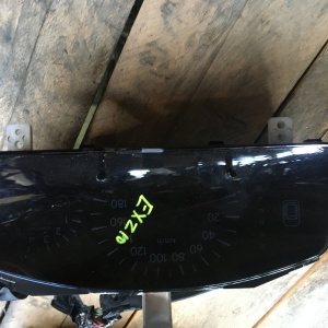 Панель приборов Toyota Raum EXZ10 дефект стекла 83800-46030