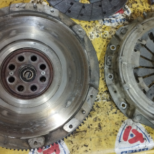 Маховик Isuzu 4JX1 Bighorn/Trooper UBS73 m/t ДВУХМАССОВЫЙ + корзина 8971365350 ( диаметр диска 285 мм. 8971431461 ) 8971345173