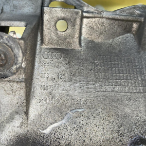 Кронштейн кпп Audi CEUC A6 C7/4G2 '2014 4.0L V8 TFSI DSG-7 PXK н 4G0399263R