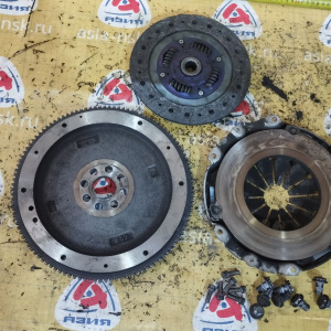 Маховик Honda R18A1 Civic FD m/t ДЕФЕКТ ТРЕЩИНЫ + корзина ( диаметр диска 215 мм. ) ( 653 )