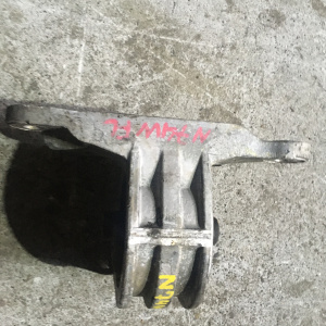 Подушка двигателя Mitsubishi 4G64 RVR/Chariot Grandis N74W/N84W перед, лев