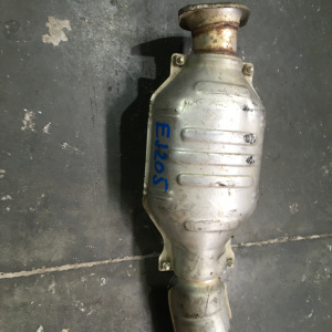 Бочка глушителя Subaru Forester SF5 EJ205 средняя часть с катализатором