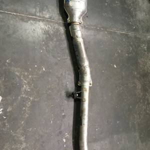 Бочка глушителя Subaru Forester SF5 EJ205 средняя часть с катализатором