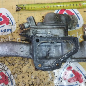 Корпус термостата Nissan 1106043G00 + 1106131N00 / 1106165N10 Caravan ARME24 TD27/QD32 в сборе