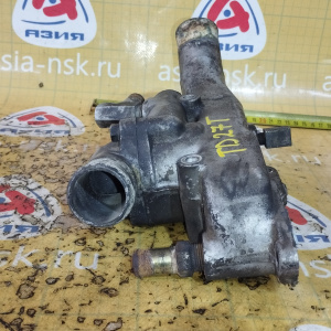 Корпус термостата Nissan 1106043G00 + 1106131N00 / 1106165N10 Caravan ARME24 TD27/QD32 в сборе