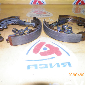 Колодки тормозные Toyota Corolla/Sprinter/Carib #E10#/11#/AE100/EE100/AE110/EE111/AE104/AE114/AE115/CE100/CE110 барабанные 4шт в сборе с пружинками. R
