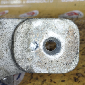 Крепление подушки ДВС Suzuki H25A Escudo/Grand Vitara TD62W алюминий перед, прав 1164167D01