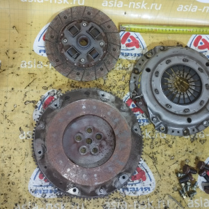 Маховик Mitsubishi 4G37 Galant E32A 2WD m/t 5 болтов + корзина ( диаметр диска 200 мм. ) (G3_1 )( K2N ) MD012876 / MD012796 + MD030629