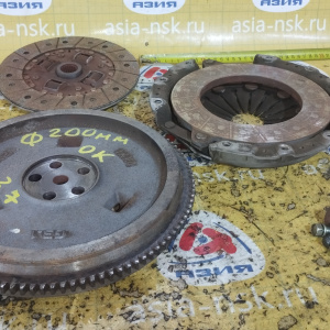 Маховик Mitsubishi 4G37 Galant E32A 2WD m/t 5 болтов + корзина ( диаметр диска 200 мм. ) (G3_1 )( K2N ) MD012876 / MD012796 + MD030629