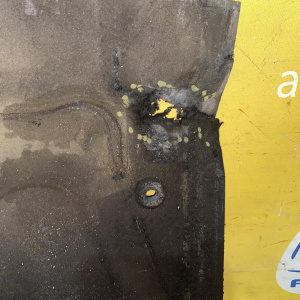 Защита двигателя Audi A6 C7/4G2 F '2014 Войлок Надорвана 4G0863822C