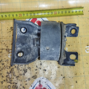 Подушка двигателя Suzuki K6A Alto HA24S 2WD/4WD ТРЕЩИНЫ акпп=мкпп перед, прав 1161058J10 / 1J-0530/1J-6466