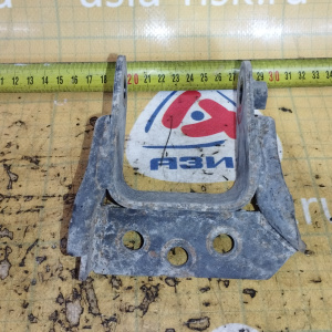 Крепление подушки ДВС Suzuki K6A Alto HA24S 2WD/4WD акпп=мкпп перед, прав 1164058J00