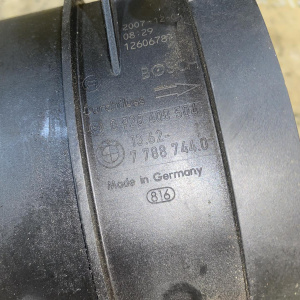 Расходомер BMW X5 E53/E70 M57N/M57N2 4 кон. сломано крепление 13627788744 '2008