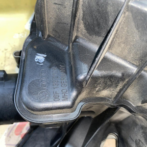 Коллектор впускной Volkswagen AXW/BLR/BLX/BVY Passat 1K1/1T1/B6/3C2 скол 06F133210K