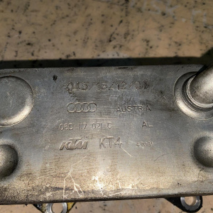 Радиатор масляный Volkswagen 06D117021C Passat 1K1/1T1/B6/3C2 AXW/BLR/BLX/BVY