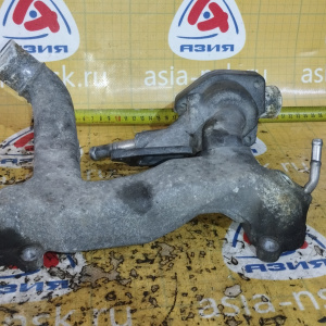 Тройник Toyota 2UZ Tundra/Land Cruiser UCK45/UZN215/UZJ100/UZJ120/UZJ200 VVTI (+ корпус термостата ) верх. переднее  соединение охлаждения  гбц с выхо