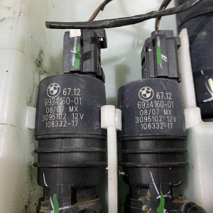 Бачок омывателя BMW X5 E70 Датчик, 3 насоса (под омыватель фар) 61677161477 '2007