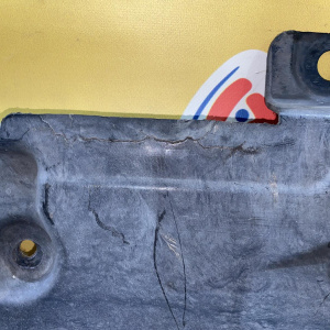 Защита бензобака BMW E70/E71 X5 '2007 R трещина 51757158406