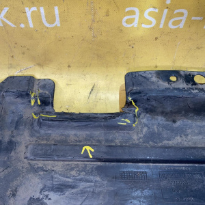 Защита днища кузова BMW E70/E71 X5 '2007 R сломано одно крепление, трещина 51757158404