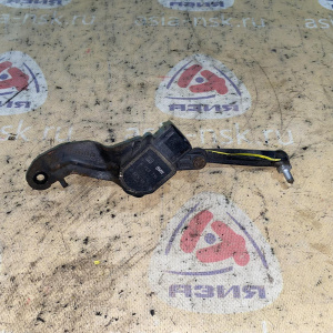 Датчик уровня кузова BMW X5 E70/E71 зад, прав с креплением сзади справа (тяга погнута) 37146763735 '2007