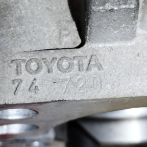 Заслонка дроссельная Toyota 3S-FE/4S-FE Camry/Vista/Celica SV30/ST182 '05.1991- 22210-74720 a/t трамбл 4 болта OLD ( датчик х/х 2227074040 )