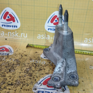 Крепление подушки ДВС Honda R18A1 Civic FD1 2WD m/t 5 ступ. перед, лев 50655-SNA-A00 + 90380-S10-000 ( RH-F 088035 )