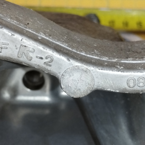 Крепление подушки ДВС Honda R18A1 Civic FD1 2WD m/t 5 ступ. перед, лев 50655-SNA-A00 + 90380-S10-000 ( RH-F 088035 )