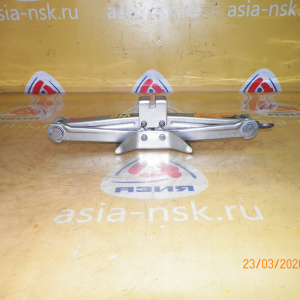 Домкрат Nissan Cefiro V10/Y11/W11/U14/QNG10/A32/A33/P11/P12/S15/B15 99550-2Y000. 99550-31U00 (E1).(20).900 кг.