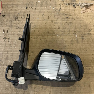 Зеркало TOYOTA Isis ZGM11 7к. с повторителем R