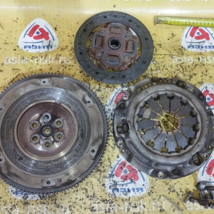 Маховик Honda D16Y6 Civic '1992-2001 m/t + корзина ( диаметр диска 200 мм. ) 22100-P10-000 + 22300-P2E-003