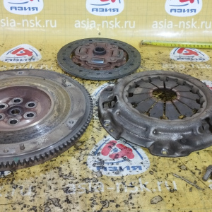 Маховик Honda D16Y6 Civic '1992-2001 m/t + корзина ( диаметр диска 200 мм. ) 22100-P10-000 + 22300-P2E-003