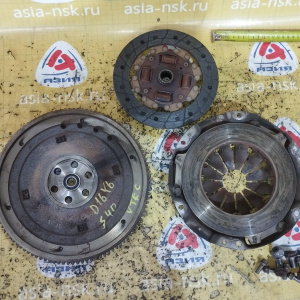 Маховик Honda D16Y6 Civic '1992-2001 m/t + корзина ( диаметр диска 200 мм. ) 22100-P10-000 + 22300-P2E-003
