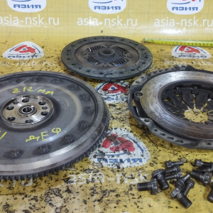 Маховик Honda D17A1/D17Z1 Civic/Stream m/t ДЕФЕКТ + корзина (диаметр диска 210-212 мм.)