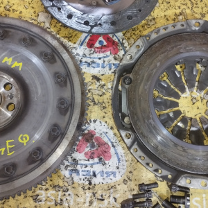 Маховик Honda D17A1/D17Z1 Civic/Stream m/t ДЕФЕКТ + корзина (диаметр диска 210-212 мм.)