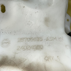 Бачок омывателя Cadillac SRX GMT265 +3 насоса+датчик (под омыватель фар) 25705635 88958249 '2007