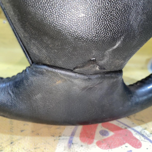 Руль Cadillac SRX GMT265 '2007 3 спицы мультируль с кнопками (дефект кожи и лака) 15913730