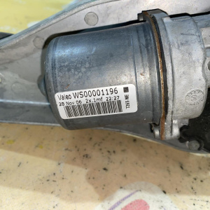 Моторчик привода дворниками Cadillac SRX GMT265 '2007 F Левый руль с трапецией 15844377 19368526