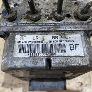 Блок ABS Cadillac SRX GMT265 3.6L BF ASM-25806657 ECU-25806664 19153350 '2007