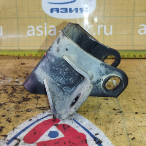 Крепление подушки ДВС Toyota 5A-FE Carina AT212 2WD a/t A240L перед, лев ( J ) 12325-15070