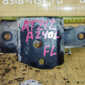 Крепление подушки ДВС Toyota 5A-FE Carina AT212 2WD a/t A240L перед, лев ( J ) 12325-15070