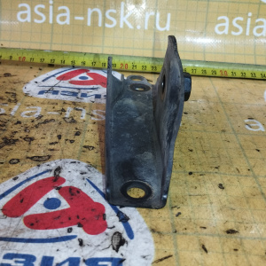 Крепление подушки ДВС Honda D16A HR-V GH3 низ ( с кузова на нижнюю подушку ) перед, лев н 50847-S2H-010