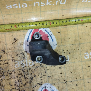 Крепление подушки ДВС Toyota/Lexus 2GR-FXE Harrier#RX450h GYL15 низ. чугун перед, прав н ( 59 ) 12319-31010