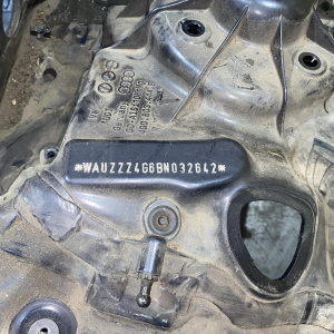 Лонжерон Audi A7 C7/4GA '2011 Правый руль