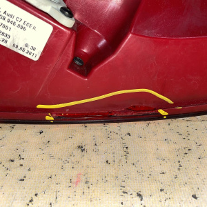 Стоп Audi A7 C7/4GA '2011 L Скол на корпусе 4G8945095