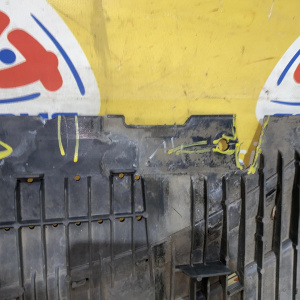 Защита бампера Audi A7 C7/4GA '2011 Сломано 2 крепления трещинки 4G8807611