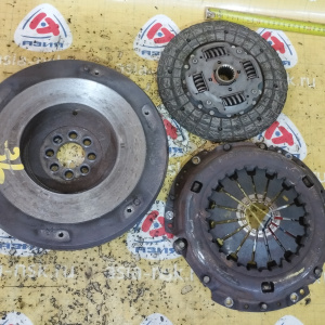 Маховик Toyota 2L/3L/5L Hilux Pick Up LN147 m/t 8 болтов, толщина 50-52 мм., ДЕФЕКТ ТРЕЩИНЫ + корзина ( не демпферный ) диаметр диска 236 мм.