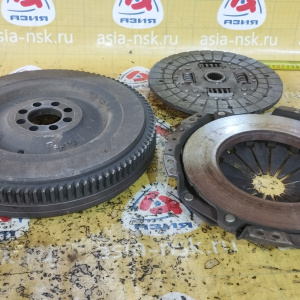 Маховик Toyota 2L/3L/5L Hilux Pick Up LN147 m/t 8 болтов, толщина 50-52 мм., ДЕФЕКТ ТРЕЩИНЫ + корзина ( не демпферный ) диаметр диска 236 мм.