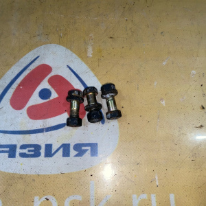 Болт крепления привода Mitsubishi Chariot N43W R на привод 3 шт, MB160664