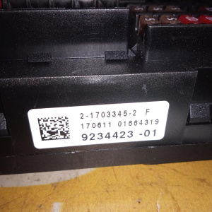 Блок предохранителей BMW 5-Series F10 Распределитель тока Зд 61149234423 '2011